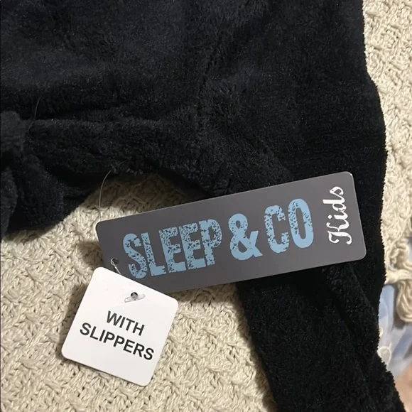 Soft, black kids bath robe and slippers set. New with tags by Sleep & Co Kids - Picture 2 of 6